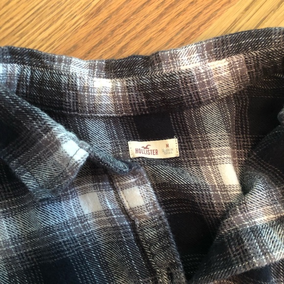 Stylish Hollister plaid top with fun pocket detail - Picture 5 of 5